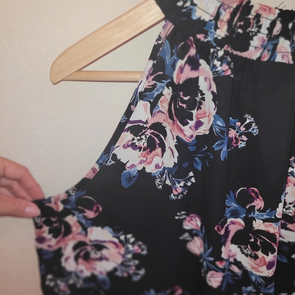 Torrid Women's Black Floral Sleeveless Halter Top Size L (0) - Picture 5 of 6